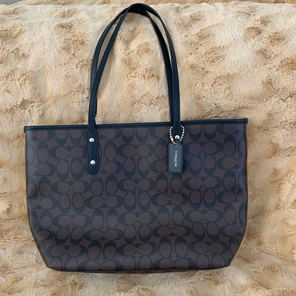 Coach Zip Tote Bag with Zip-Corner Wristlet Strap - Picture 2 of 7